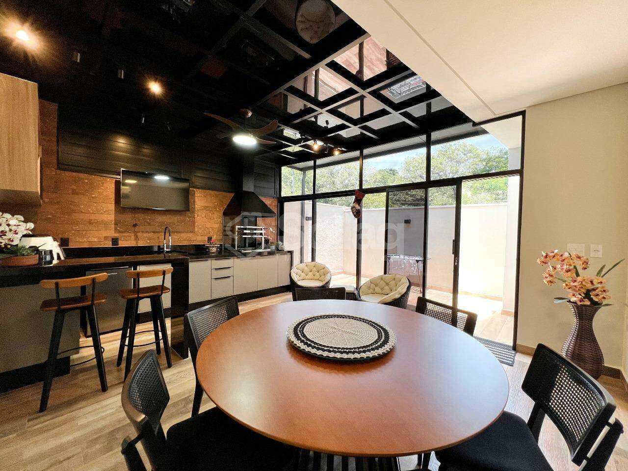 Casa em condomínio à venda no Jardim Paiquerê: 