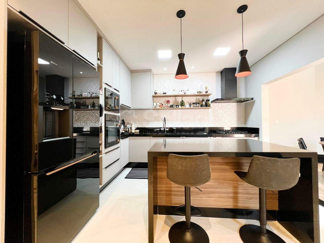 Casa em condomínio à venda no Jardim Paiquerê: 