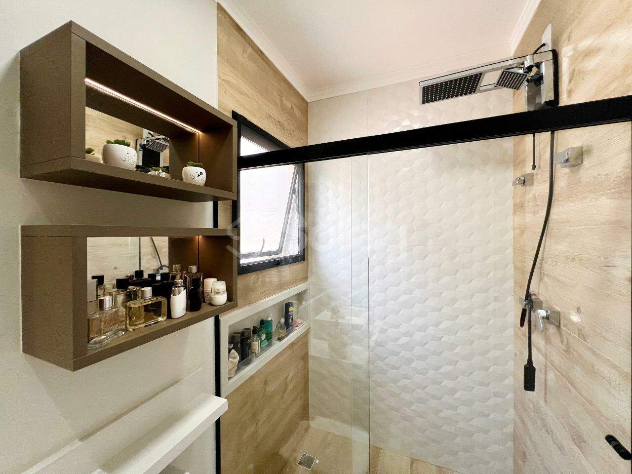 Casa em condomínio à venda no Jardim Paiquerê: 