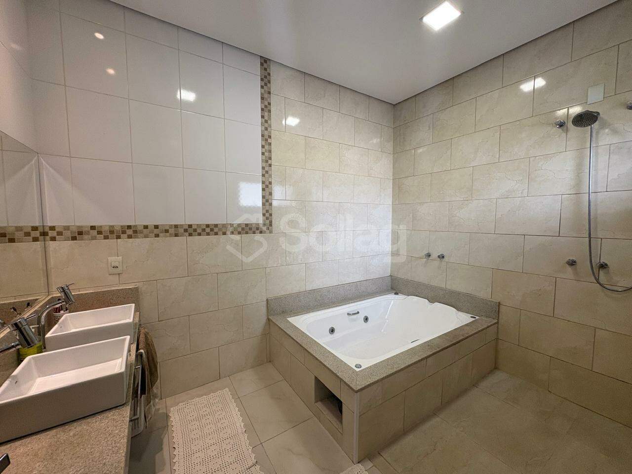 Casa em condomínio à venda no Condomínio Reserva dos Vinhedos: 