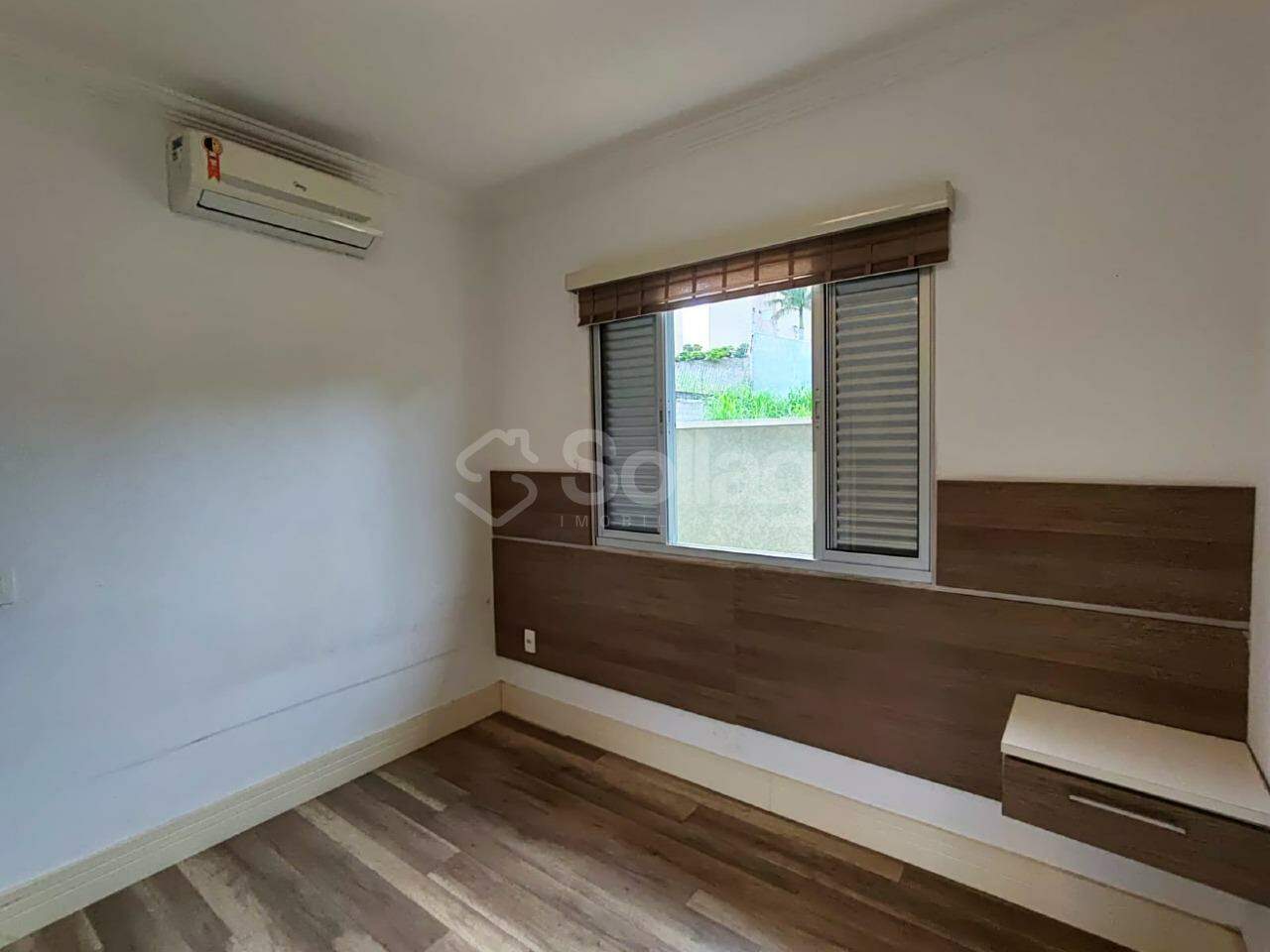 Casa em condomínio para aluguel no Via Castelli: 