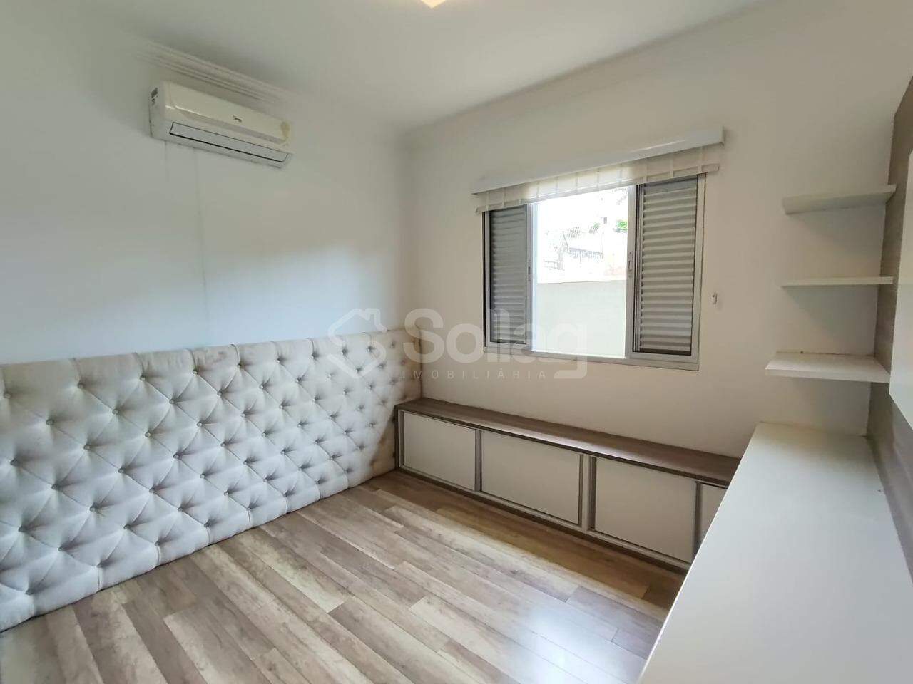 Casa em condomínio para aluguel no Via Castelli: 