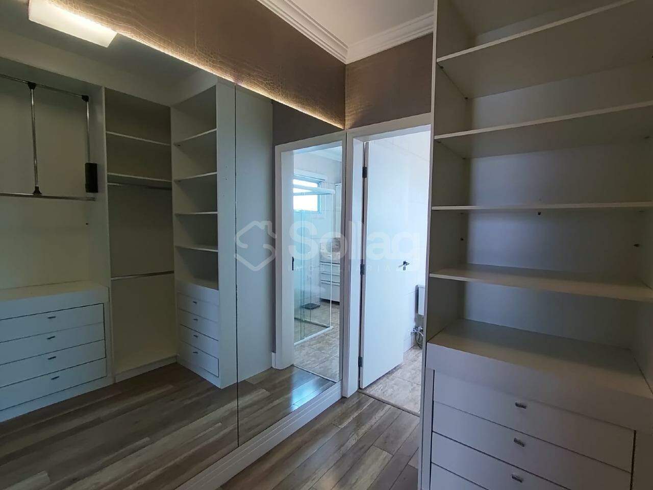 Casa em condomínio para aluguel no Via Castelli: 