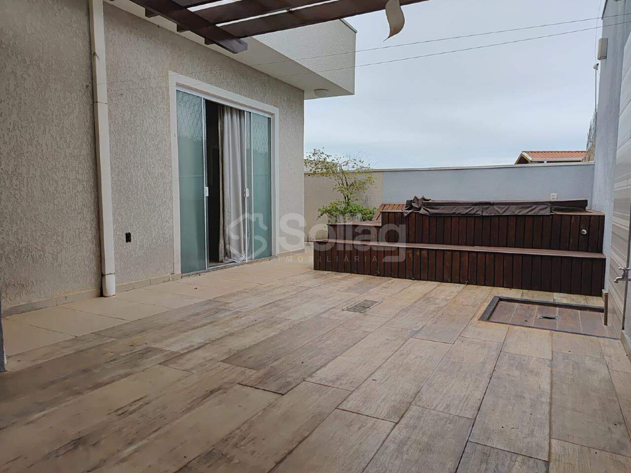 Casa em condomínio para aluguel no Via Castelli: 