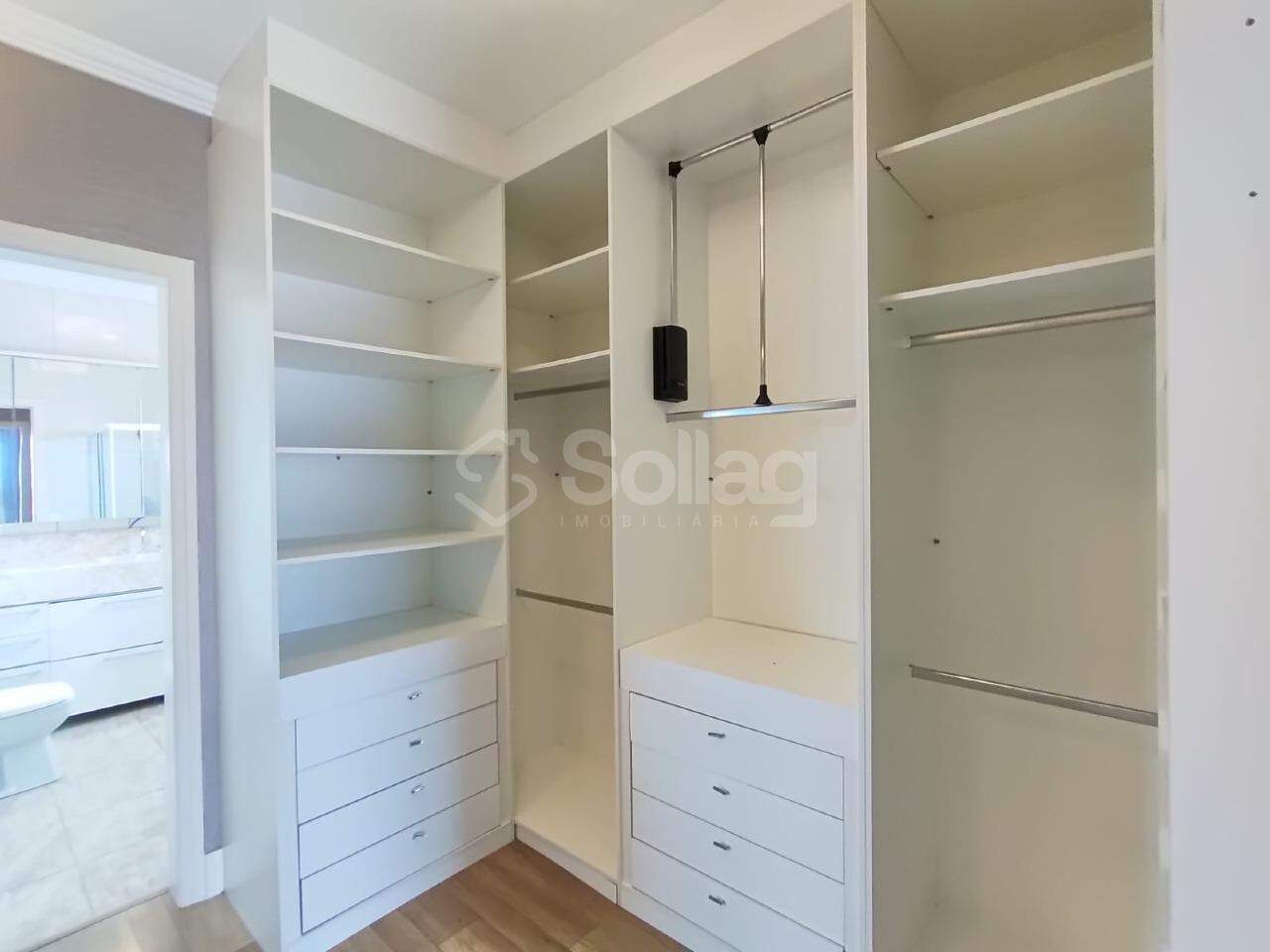 Casa em condomínio para aluguel no Via Castelli: 