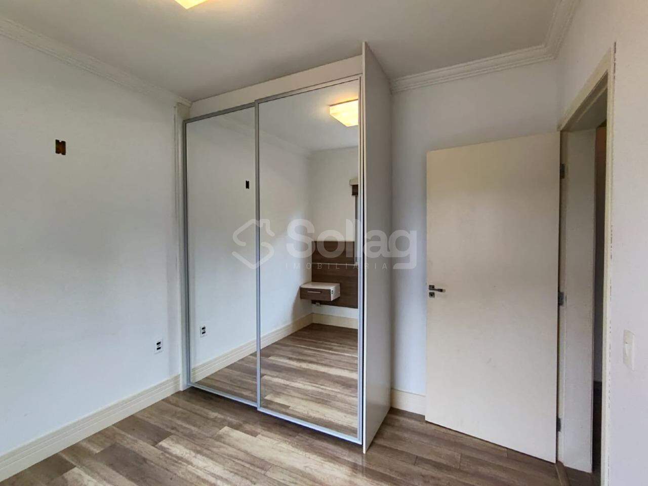 Casa em condomínio para aluguel no Via Castelli: 