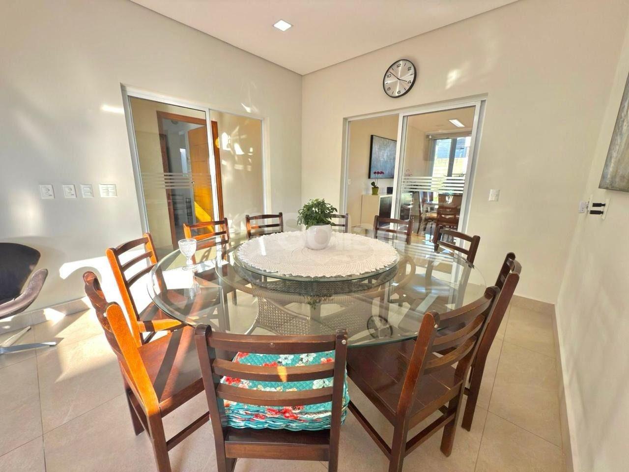 Casa em condomínio à venda no Condomínio Vila Hípica 2: 