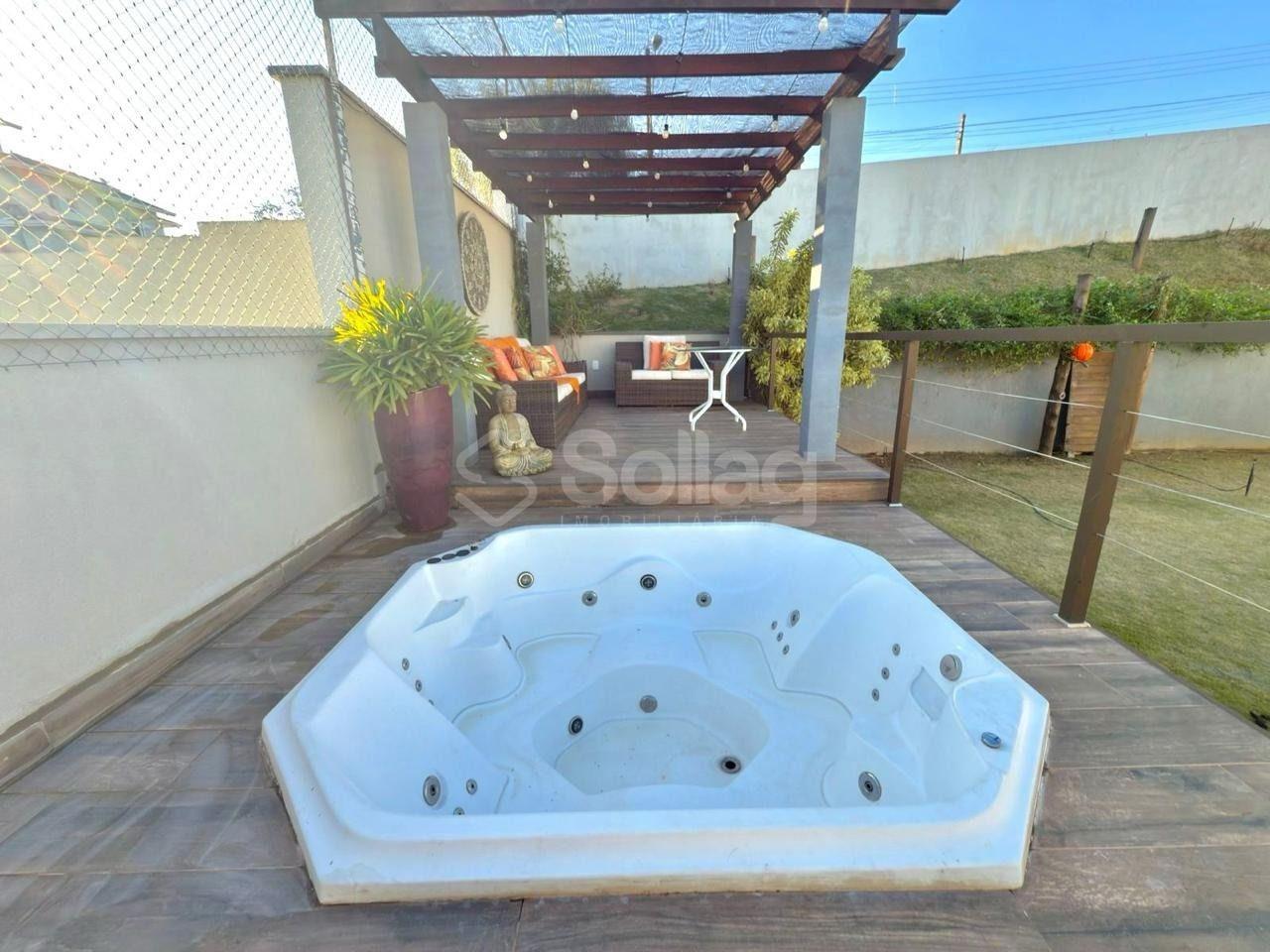 Casa em condomínio à venda no Condomínio Vila Hípica 2: 