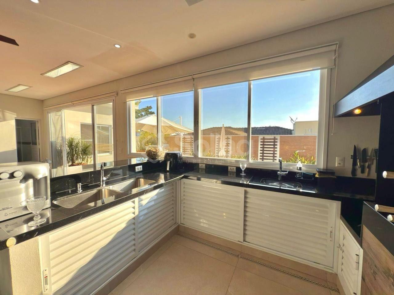 Casa em condomínio à venda no Condomínio Vila Hípica 2: