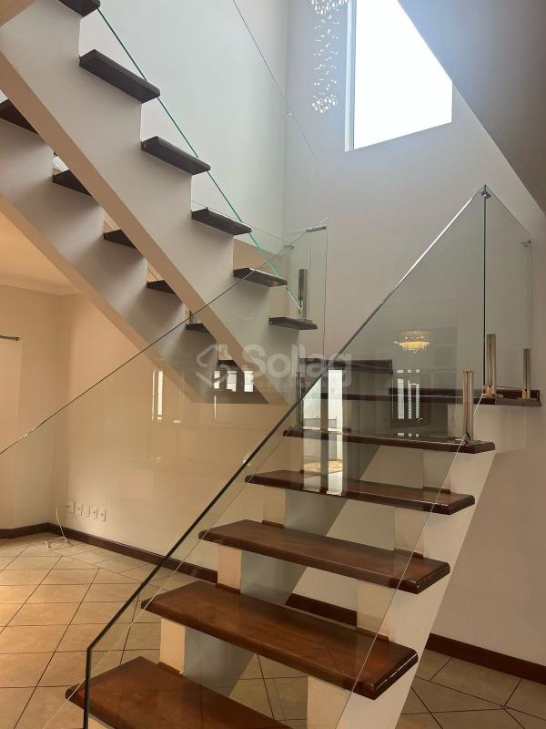 Casa em condomínio à venda no Pinheirinho: 