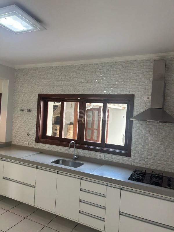 Casa em condomínio à venda no Pinheirinho: 