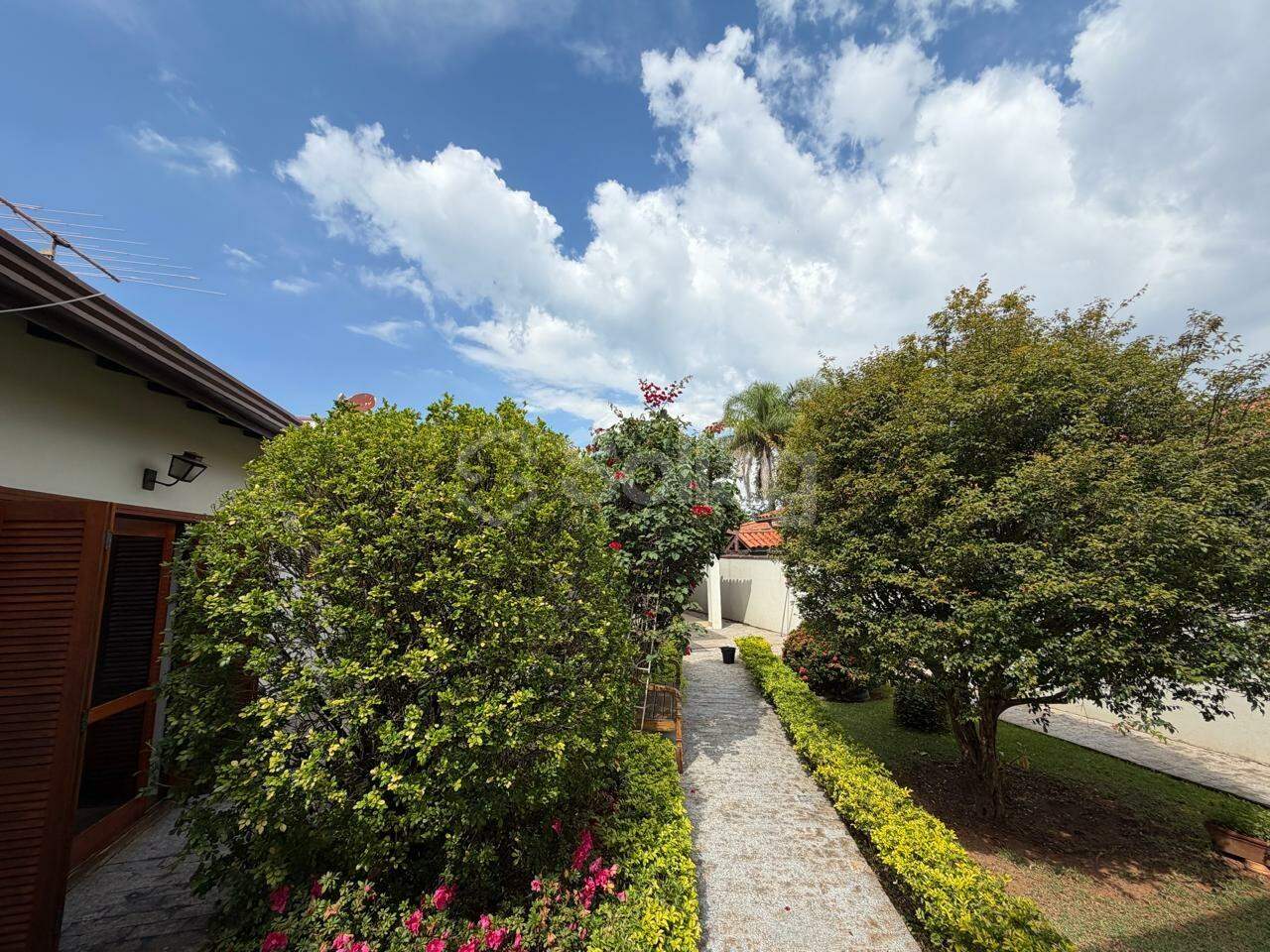 Casa em condomínio à venda no Condomínio Jardim Paulista I: 