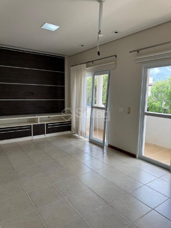 Casa em condomínio à venda no Jardim Paiquerê: 