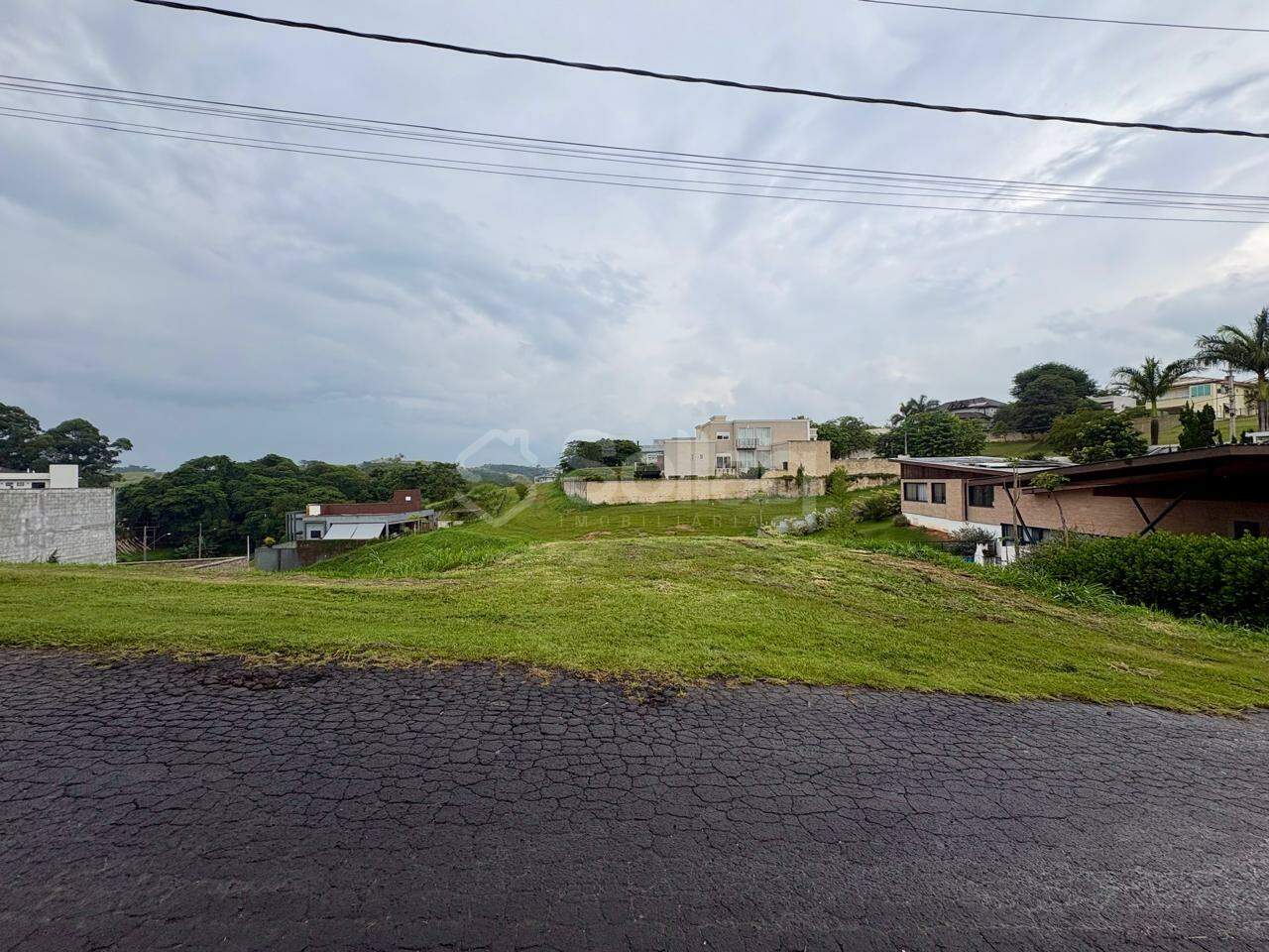 Terreno em condomínio à venda no Terras de Santa Teresa: 
