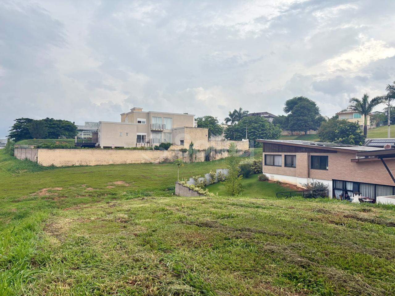 Terreno em condomínio à venda no Terras de Santa Teresa: 