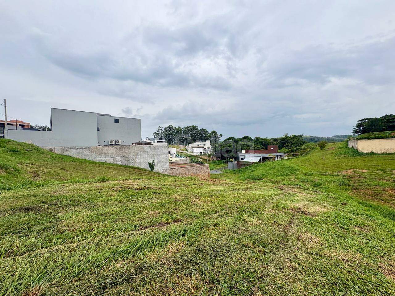 Terreno em condomínio à venda no Terras de Santa Teresa: 