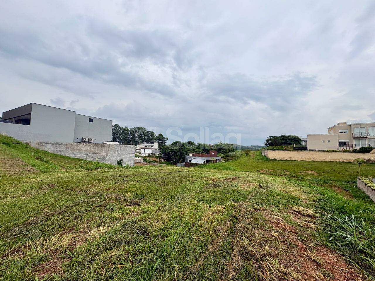 Terreno em condomínio à venda no Terras de Santa Teresa: 