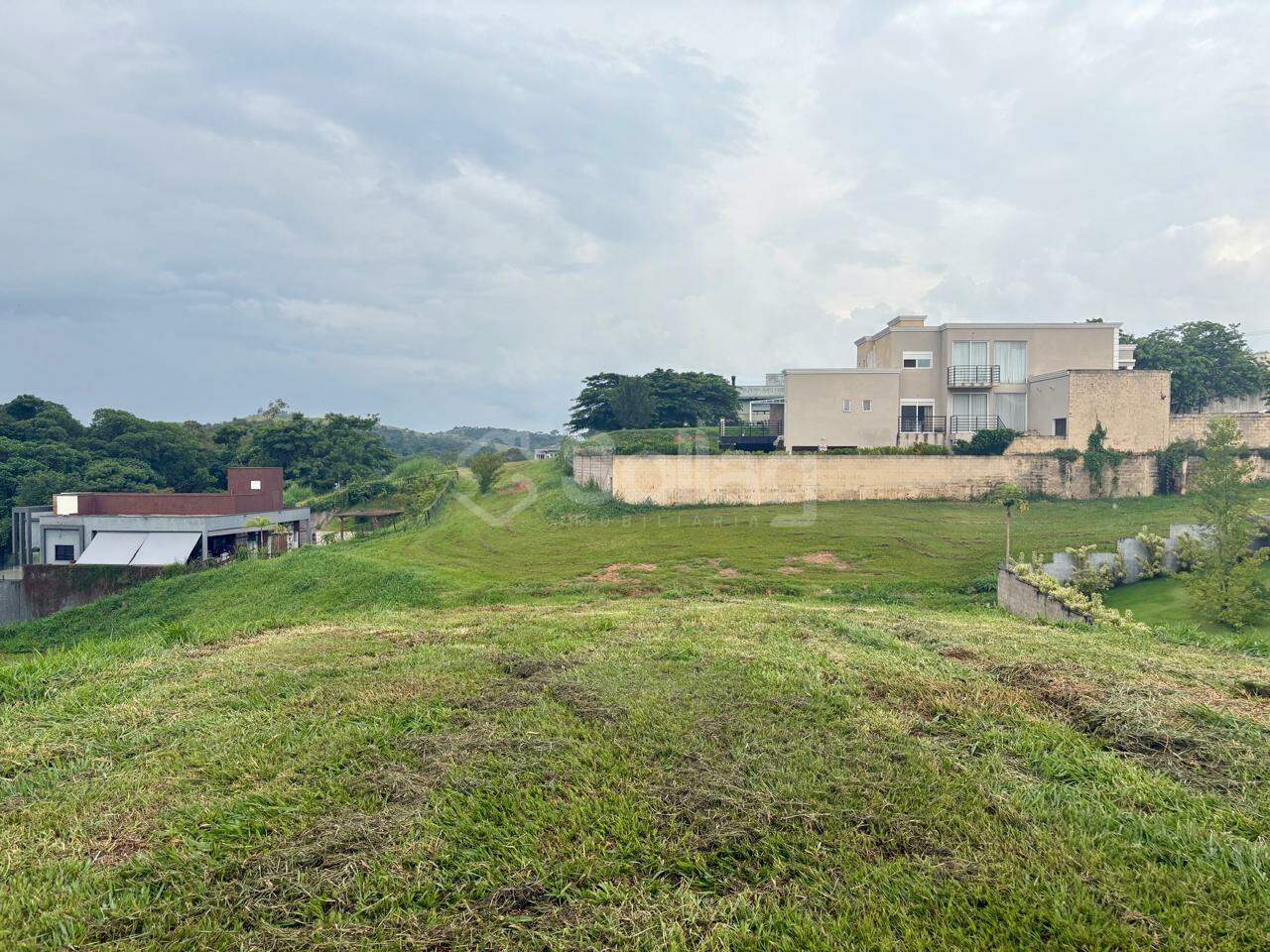 Terreno em condomínio à venda no Terras de Santa Teresa: 