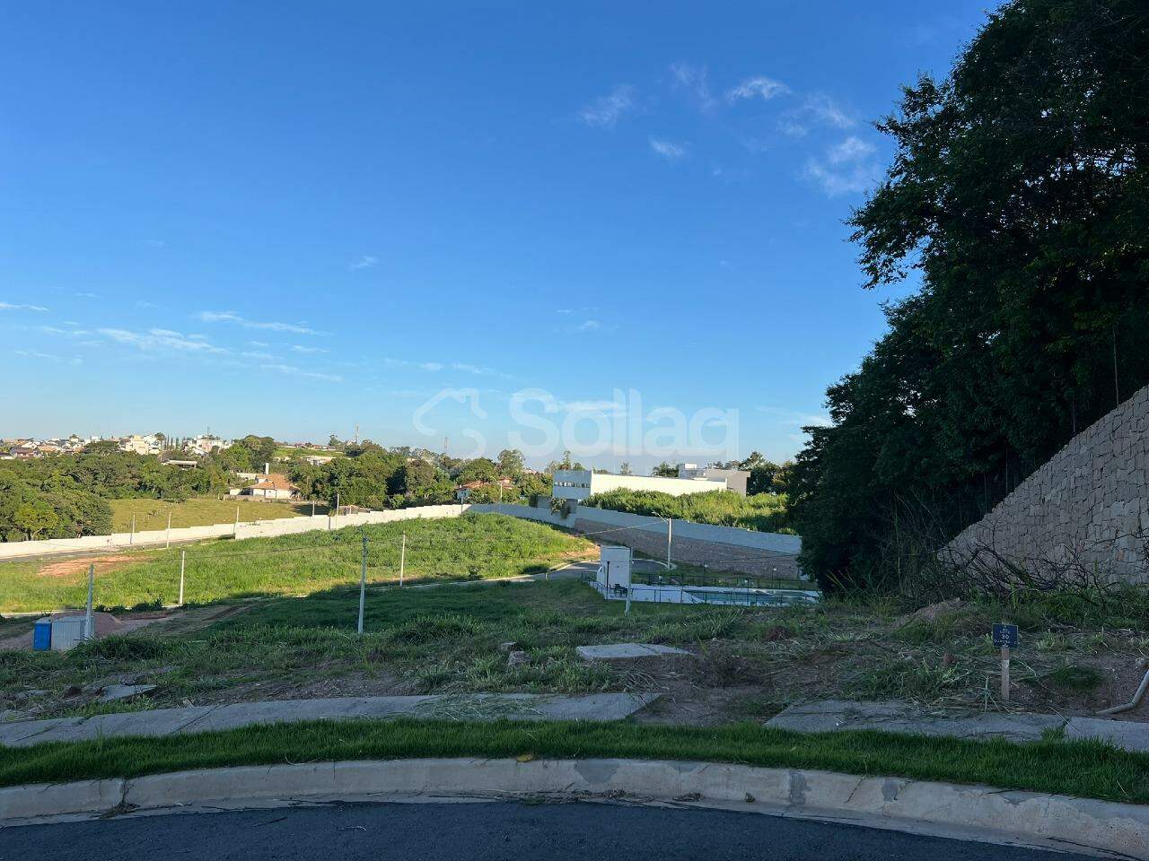 Terreno em condomínio à venda no Pinheirinho: 