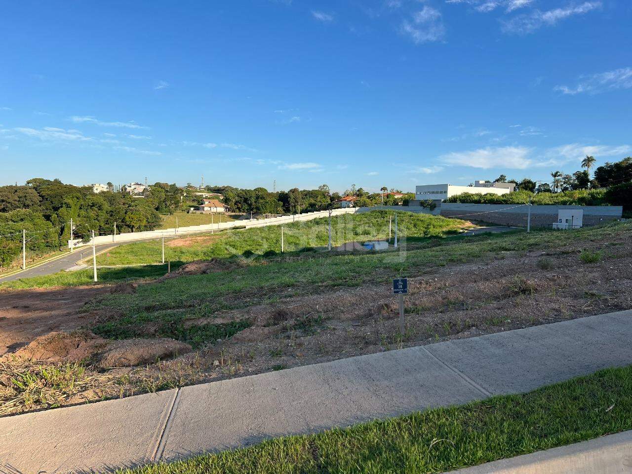 Terreno em condomínio à venda no Pinheirinho: 
