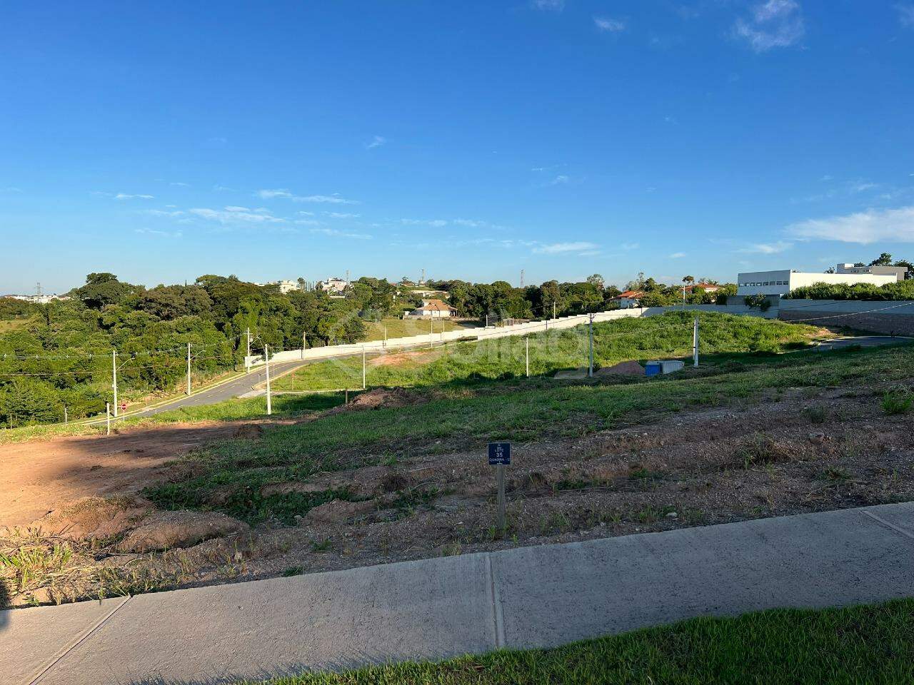 Terreno em condomínio à venda no Pinheirinho: 