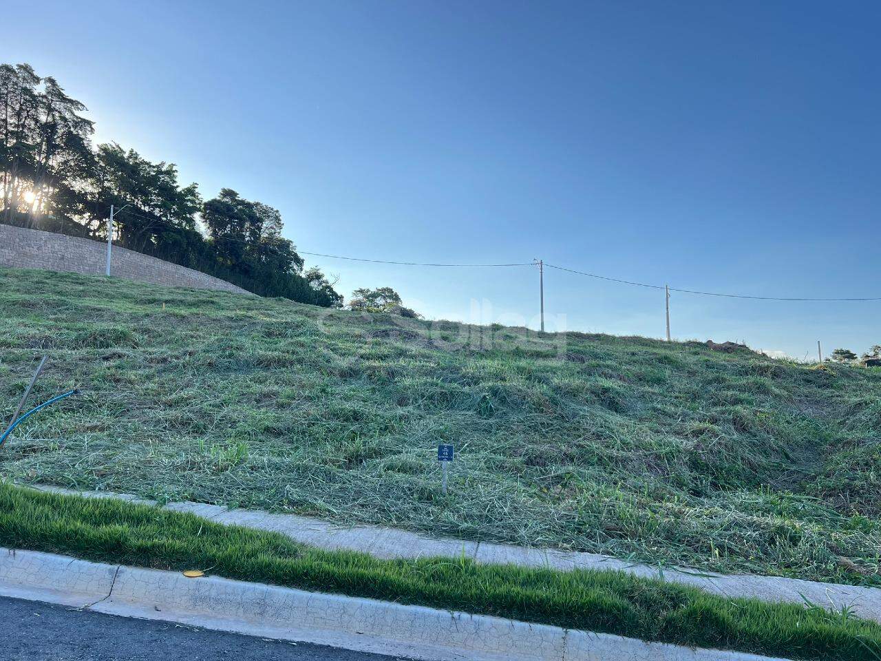 Terreno em condomínio à venda no Pinheirinho: 