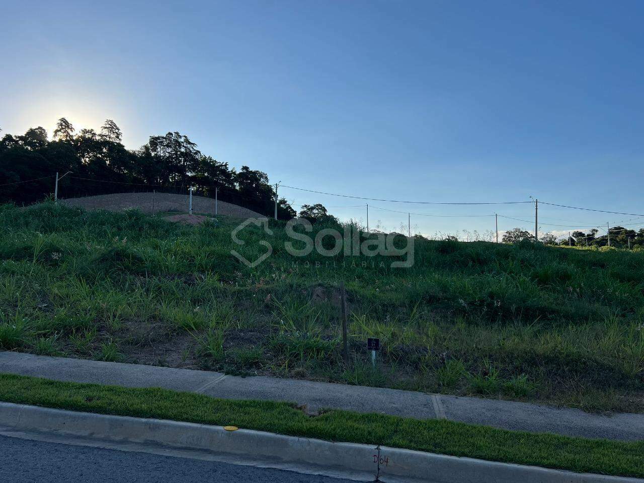 Terreno em condomínio à venda no Pinheirinho: 