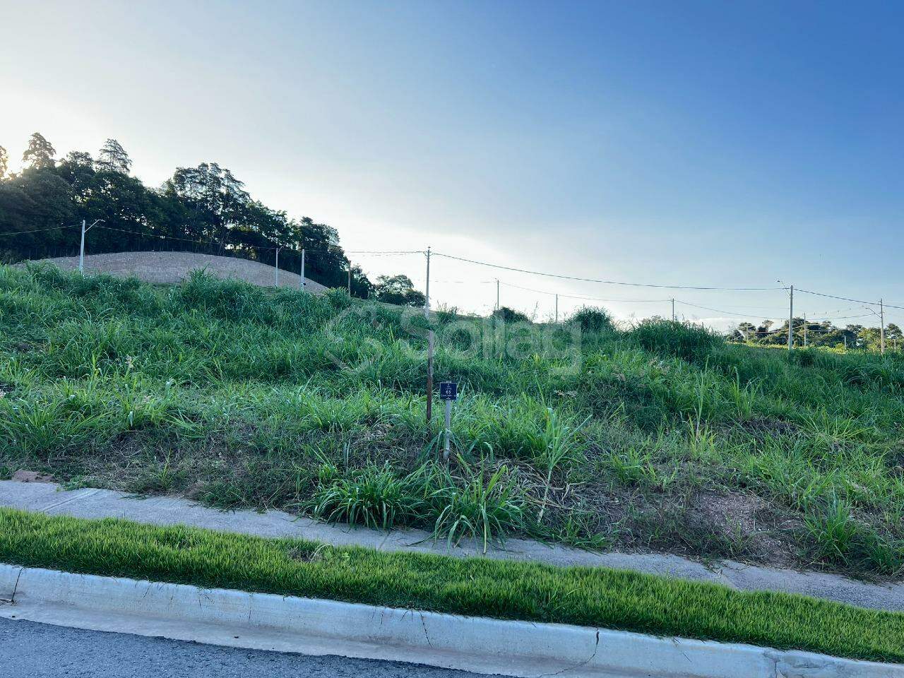 Terreno em condomínio à venda no Pinheirinho: 