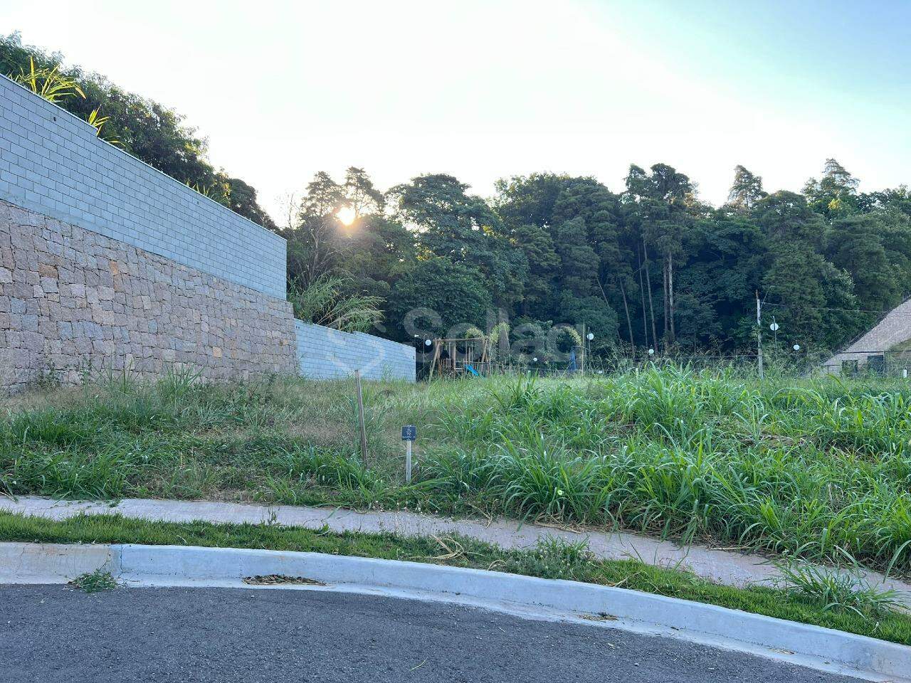 Terreno em condomínio à venda no Pinheirinho: 