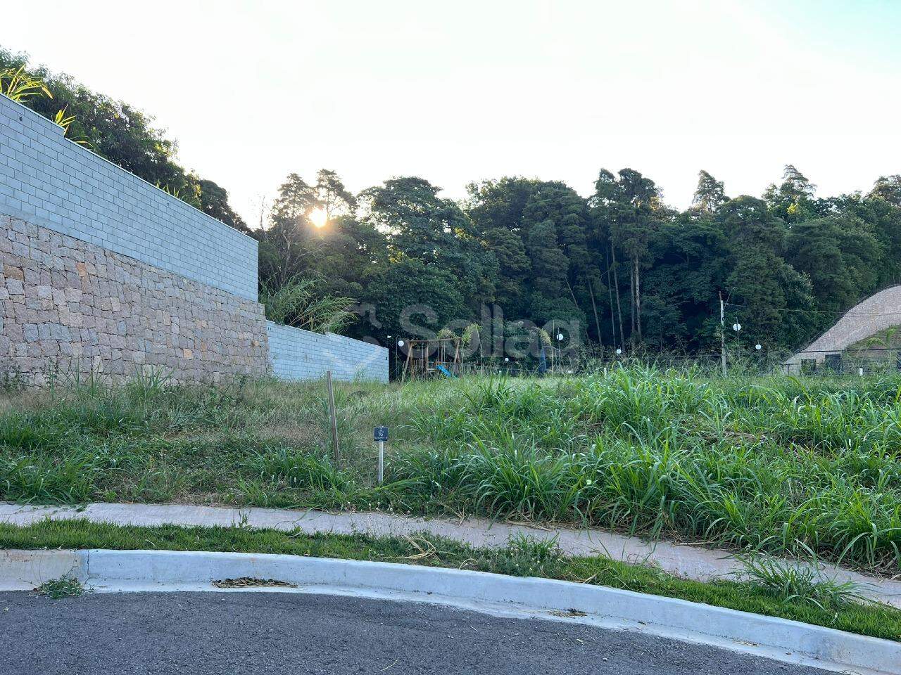 Terreno em condomínio à venda no Pinheirinho: 