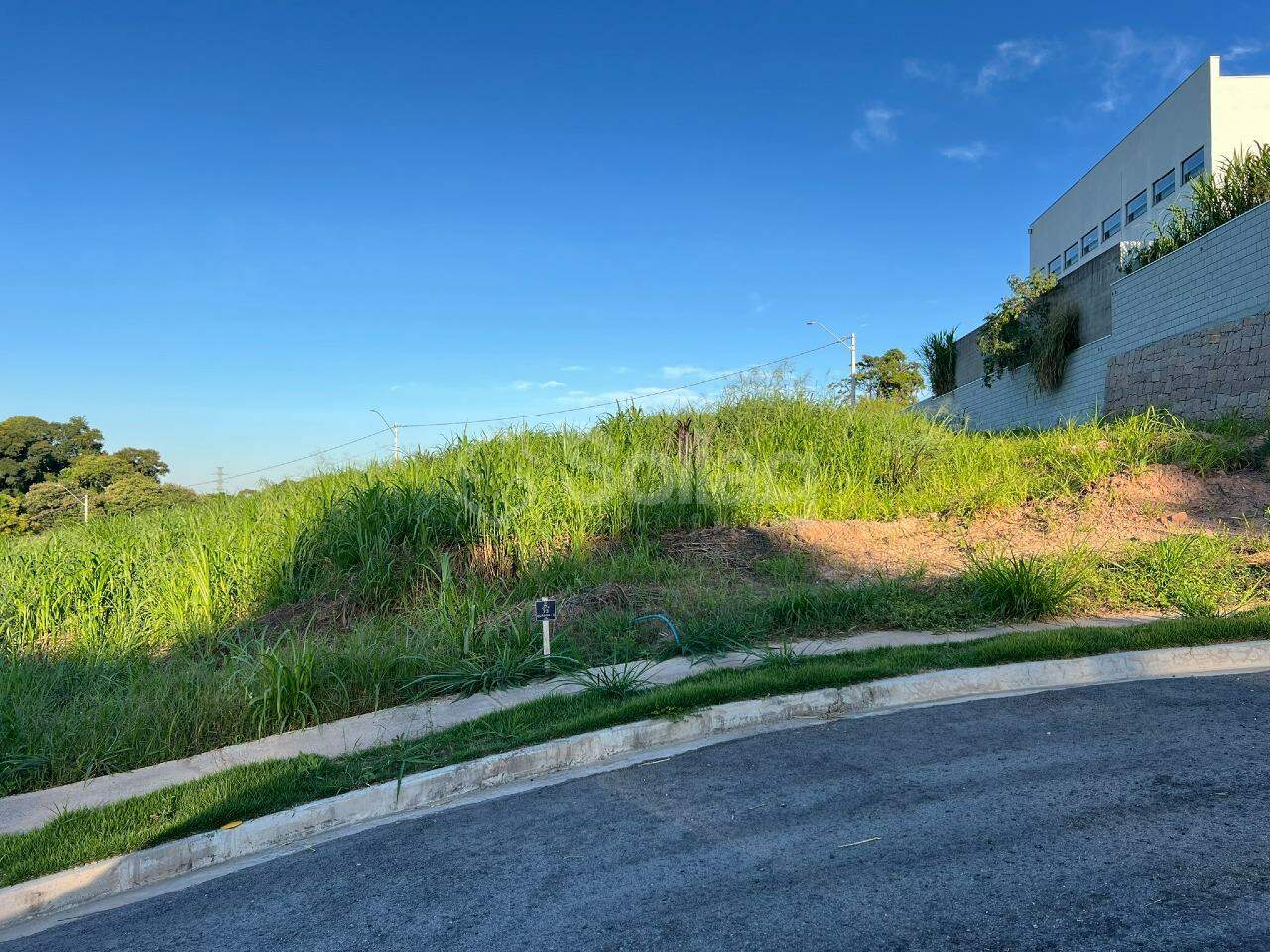 Terreno em condomínio à venda no Pinheirinho: 