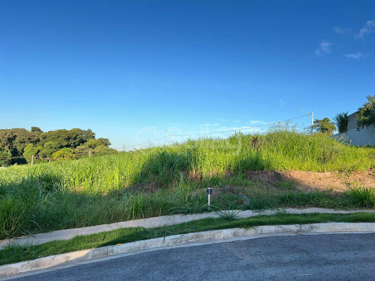 Terreno em condomínio à venda no Pinheirinho: 