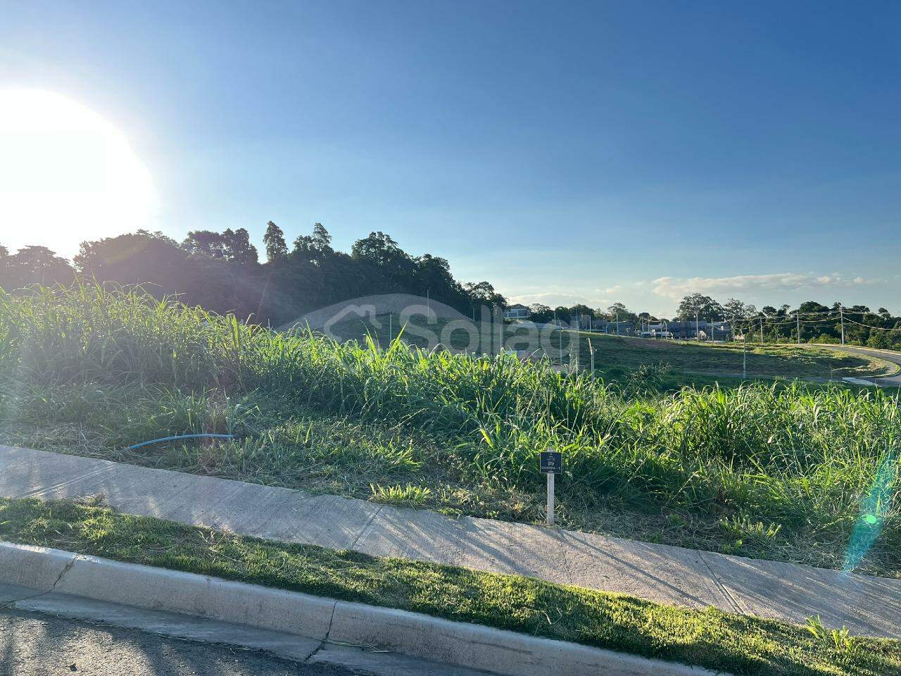 Terreno em condomínio à venda no Pinheirinho: 