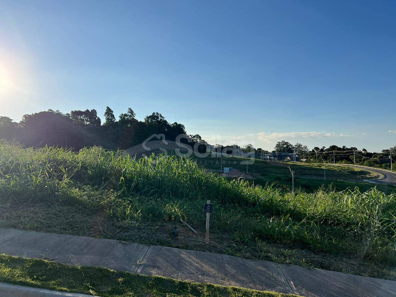 Terreno em condomínio à venda no Pinheirinho: 