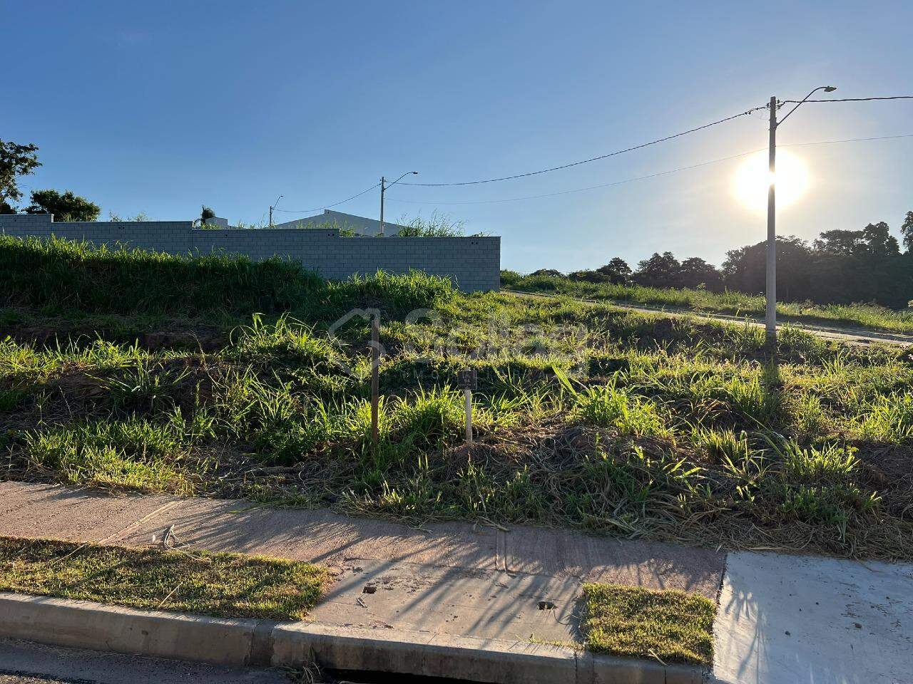 Terreno em condomínio à venda no Pinheirinho: 