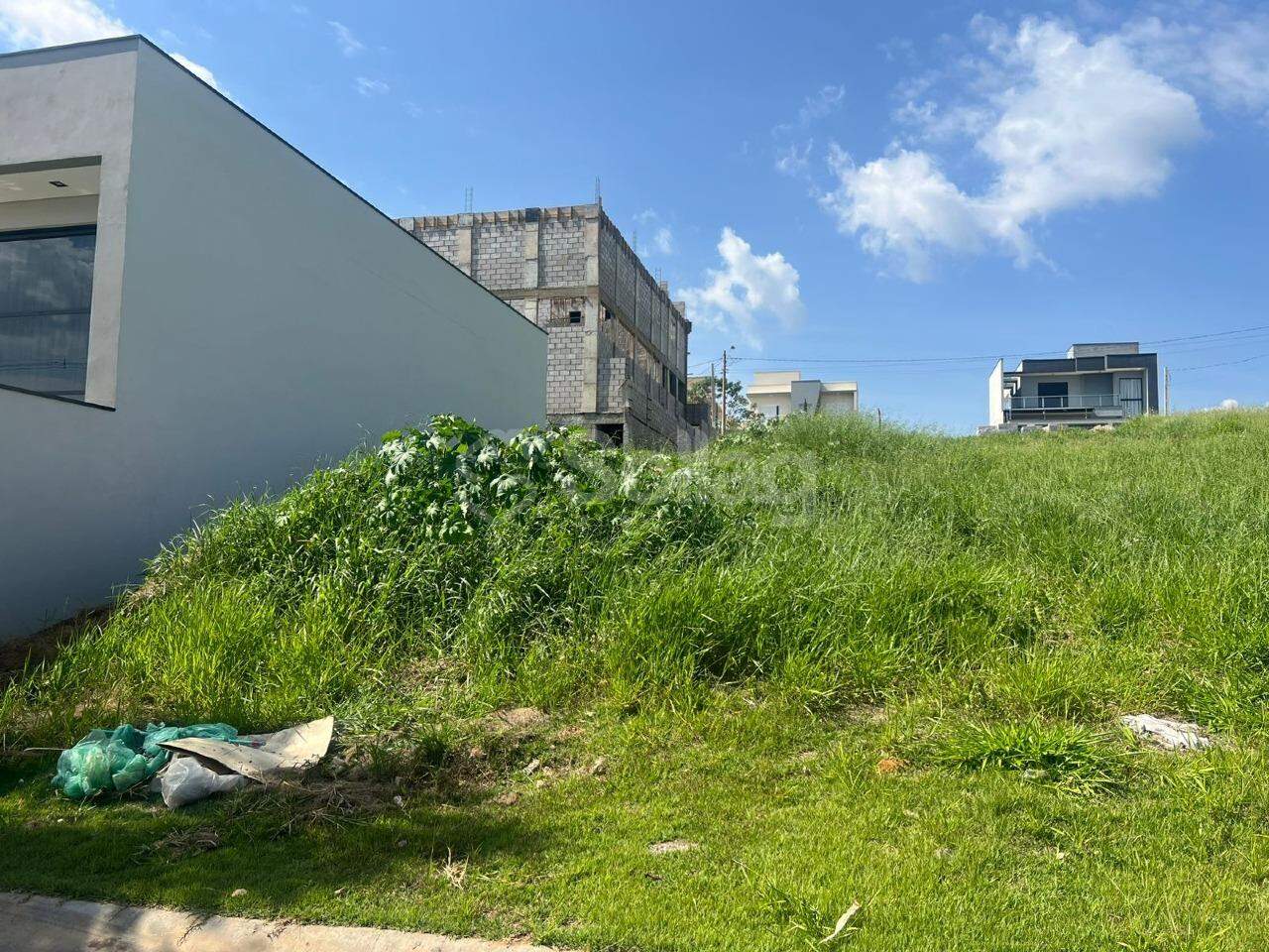 Terreno em condomínio à venda no Residencial Santa Maria: 