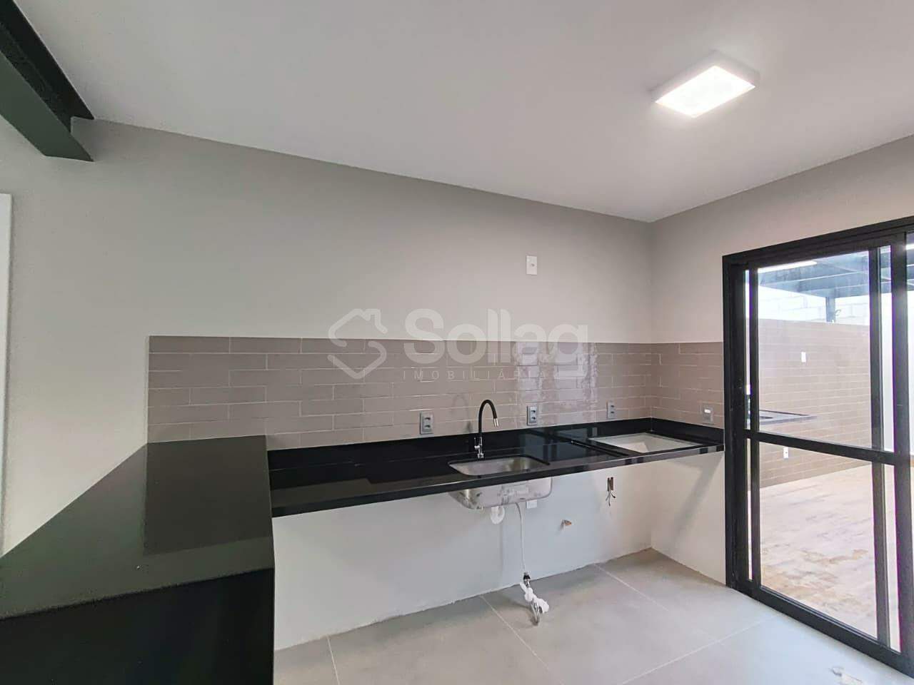Casa em condomínio para aluguel no Vila Omizollo: