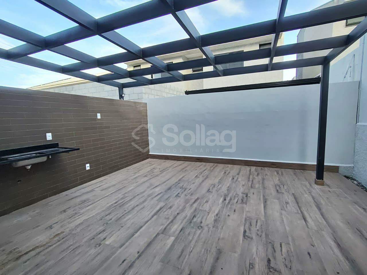 Casa em condomínio para aluguel no Vila Omizollo: 