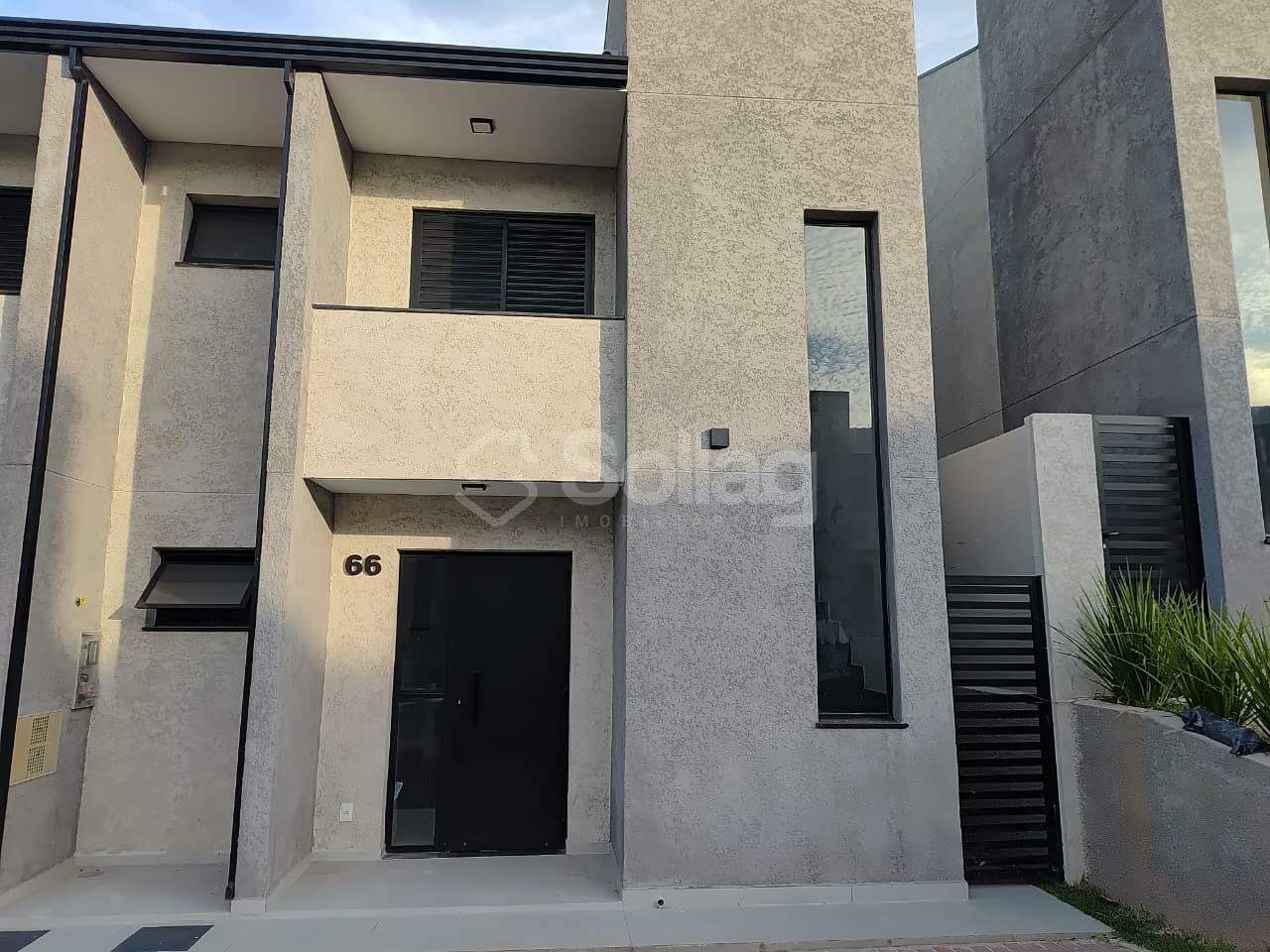 Casa em condomínio para aluguel no Vila Omizollo: