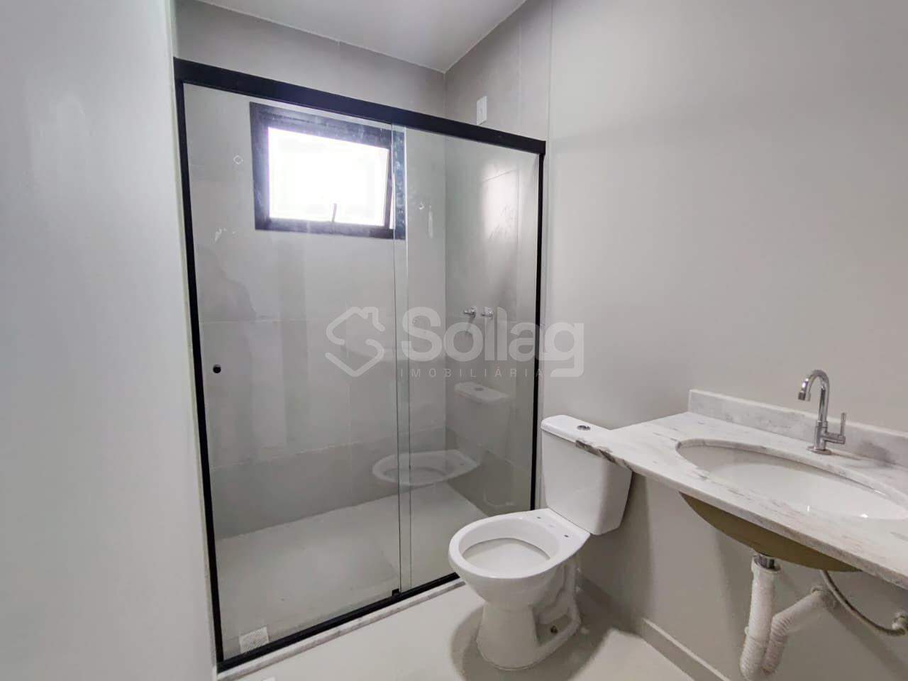 Casa em condomínio para aluguel no Vila Omizollo: