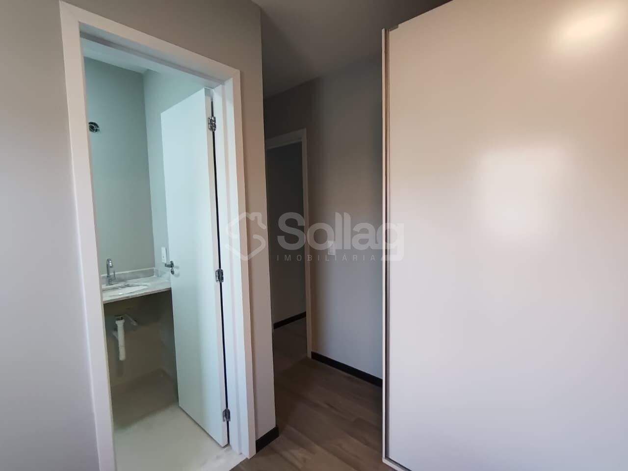 Casa em condomínio para aluguel no Vila Omizollo: