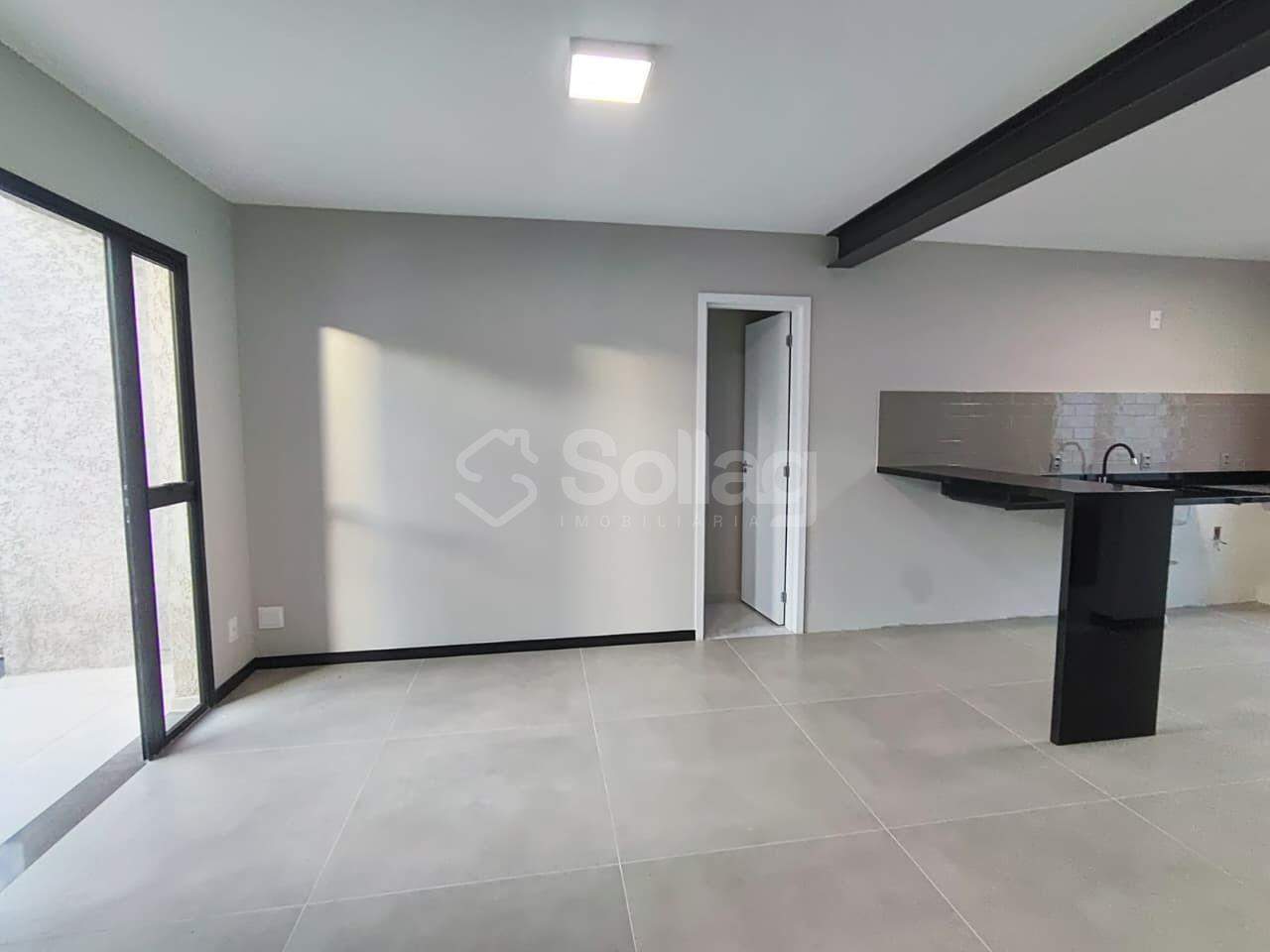 Casa em condomínio para aluguel no Vila Omizollo: 