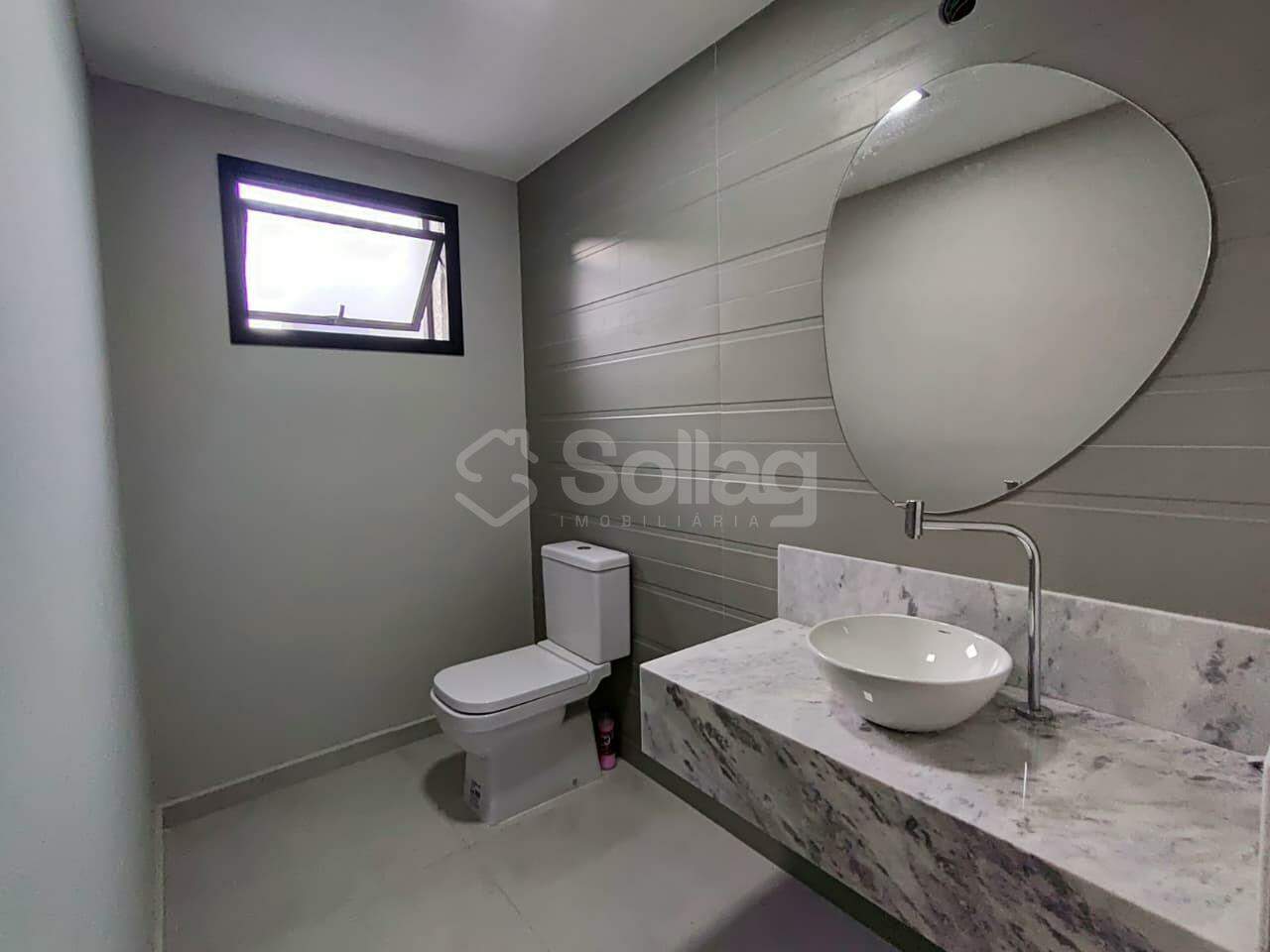 Casa em condomínio para aluguel no Vila Omizollo: