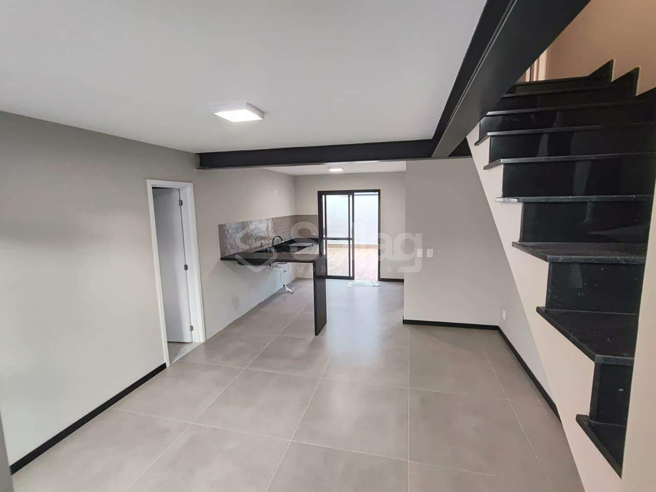 Casa em condomínio para aluguel no Vila Omizollo: