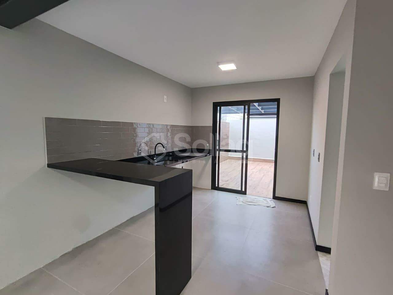 Casa em condomínio para aluguel no Vila Omizollo: