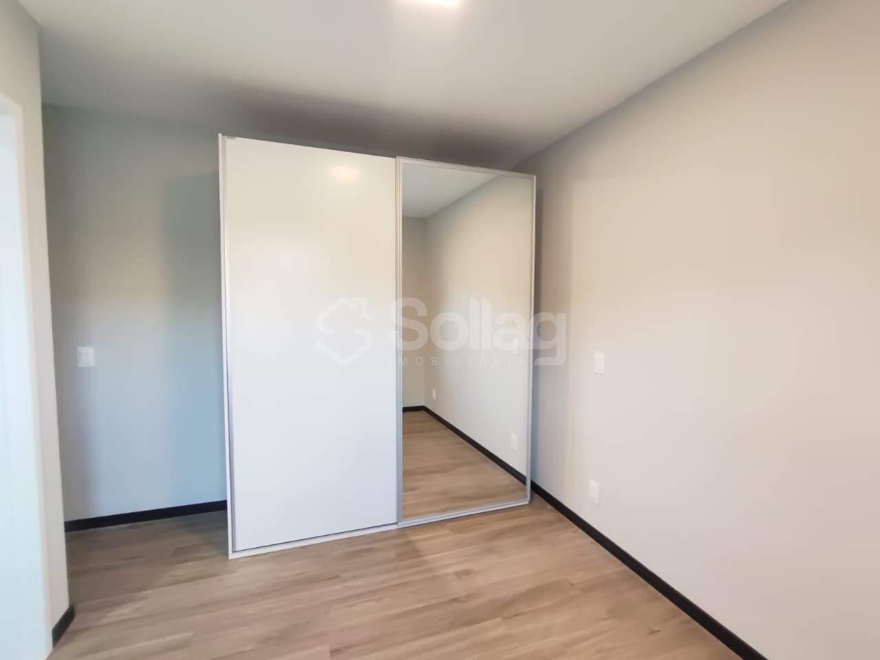 Casa em condomínio para aluguel no Vila Omizollo: