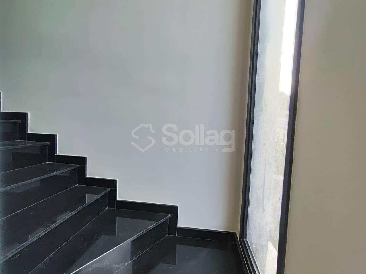 Casa em condomínio para aluguel no Vila Omizollo: