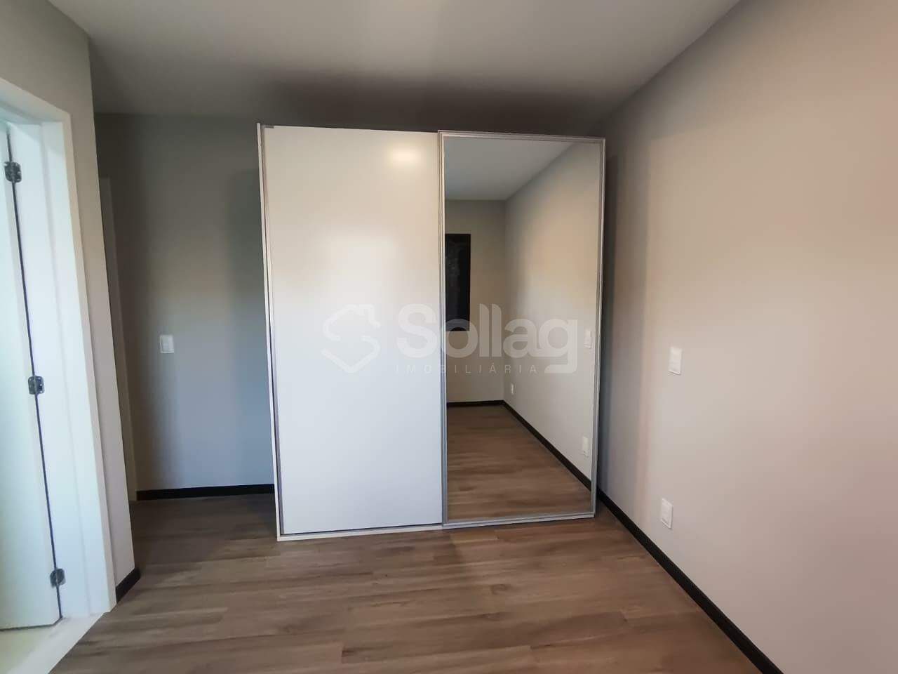 Casa em condomínio para aluguel no Vila Omizollo: