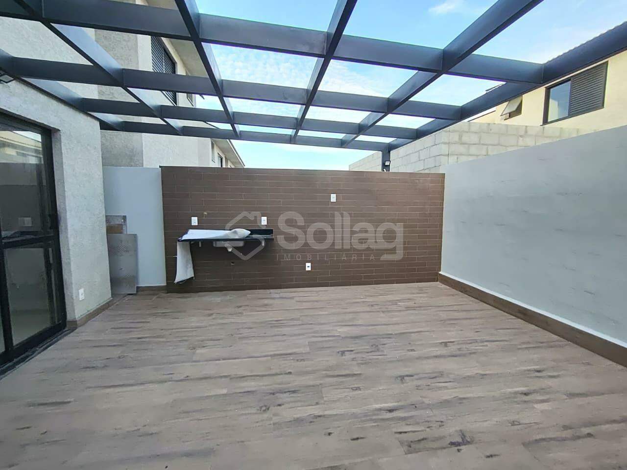 Casa em condomínio para aluguel no Vila Omizollo: