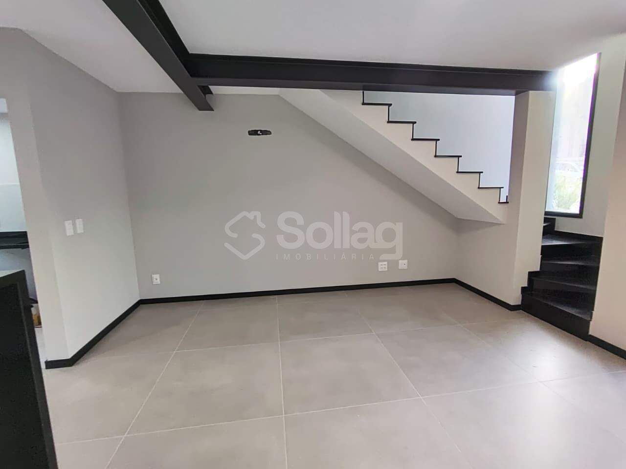 Casa em condomínio para aluguel no Vila Omizollo: